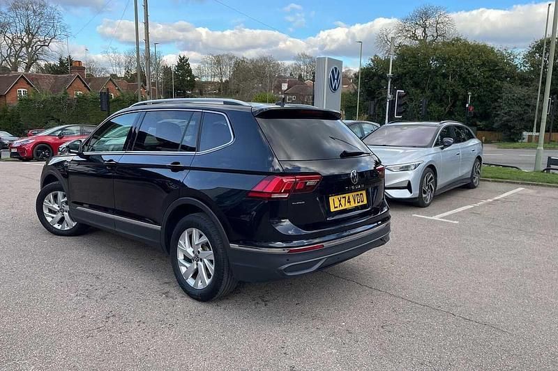 Used VW Tiguan Allspace Life 150 HP (110 kW) 2024 Black SUV