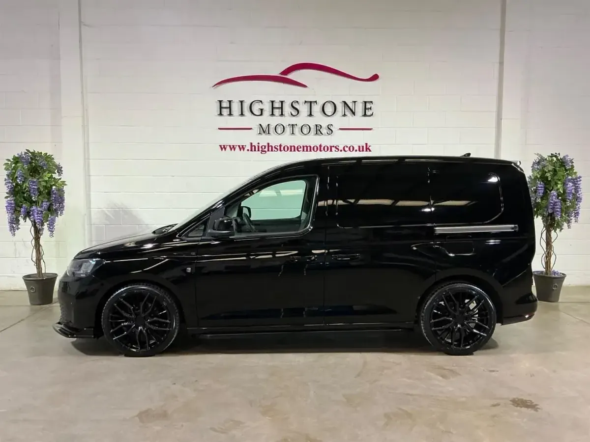 Używany VW Caddy Sportline 2024 Czarny Minivan