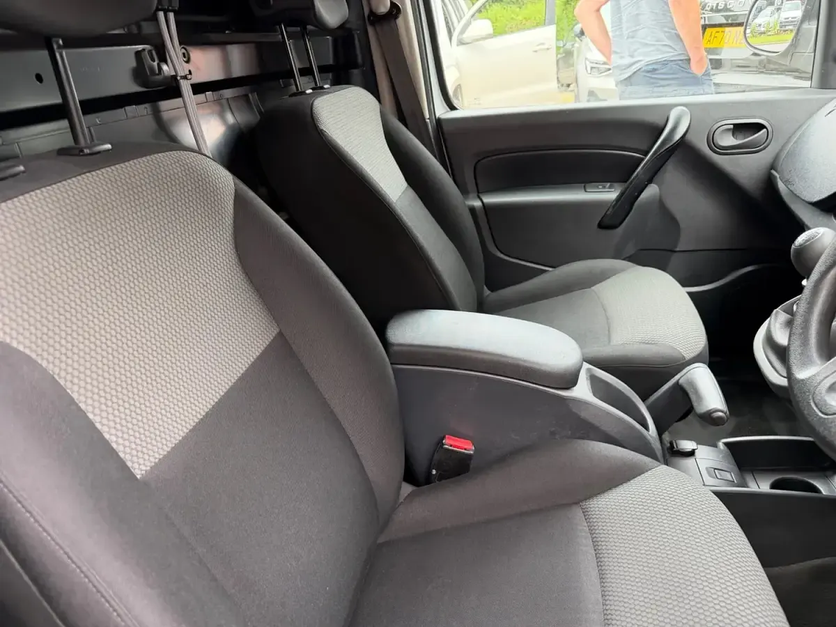 Used Nissan NV250 Acenta 95 HP (69 kW) 2021 White Van