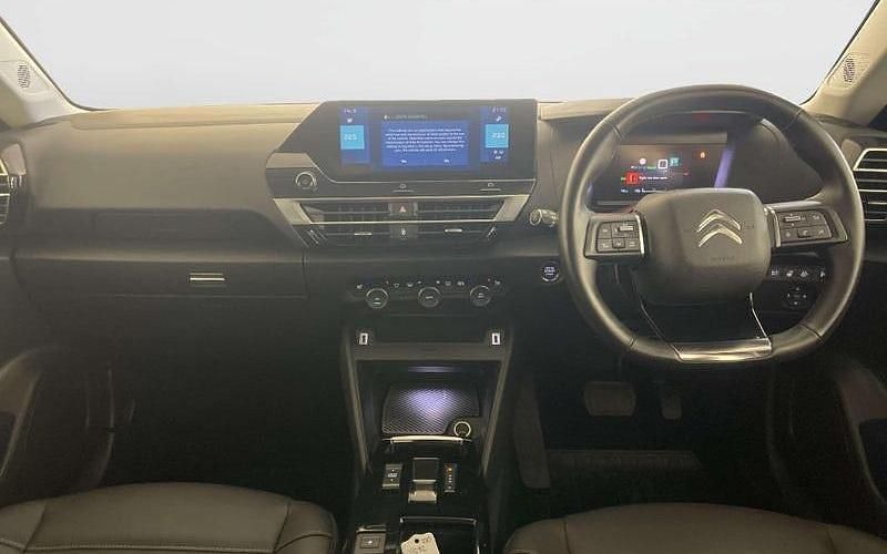 Begagnad Citroën e-C4 Shine 100 kW (136 HK) 2023 Halvkombi