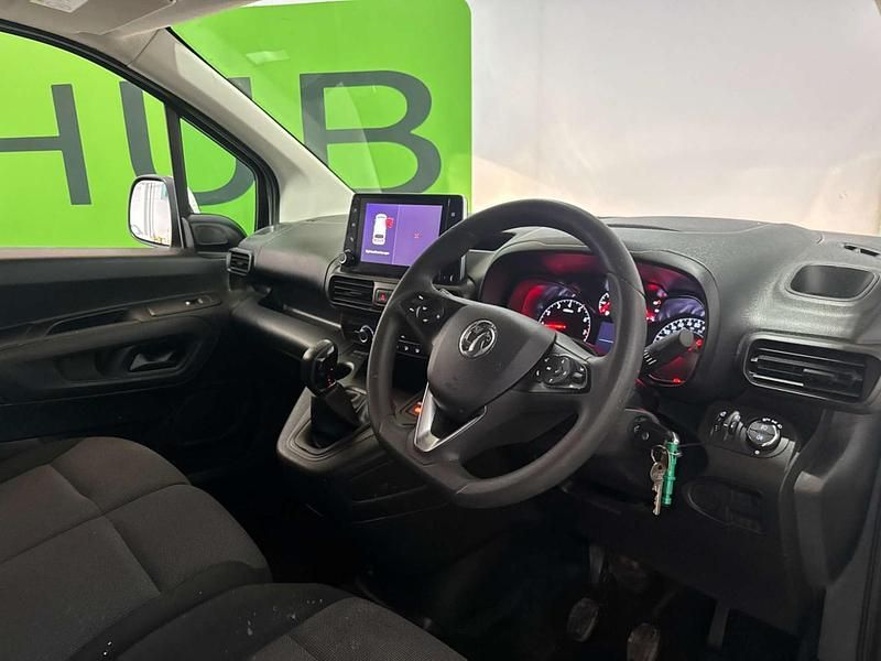 Used Vauxhall Combo Sportive 100 HP (73 kW) 2021 White MPV