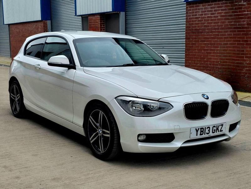 Used BMW 118 Sport Line 2013 White Hatchback
