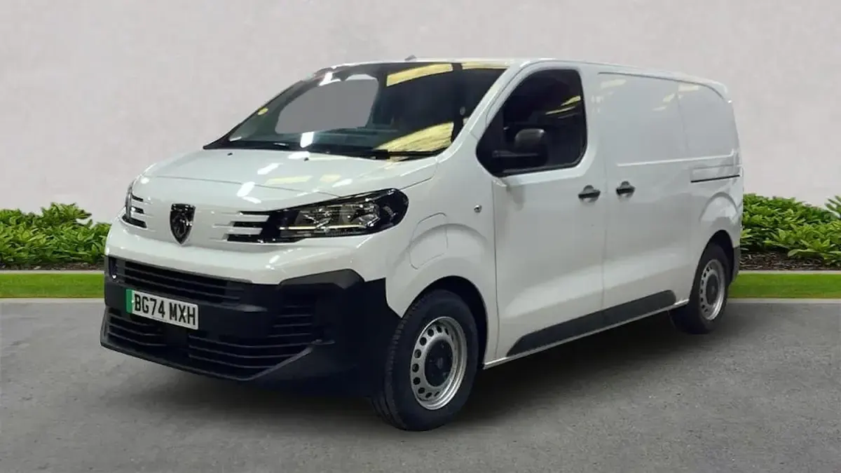 Used Peugeot e-Expert 100 kW (136 HP) 2024 White Van