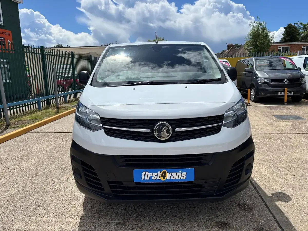 Used Vauxhall Vivaro drive 100 HP (73 kW) 2023 White MPV