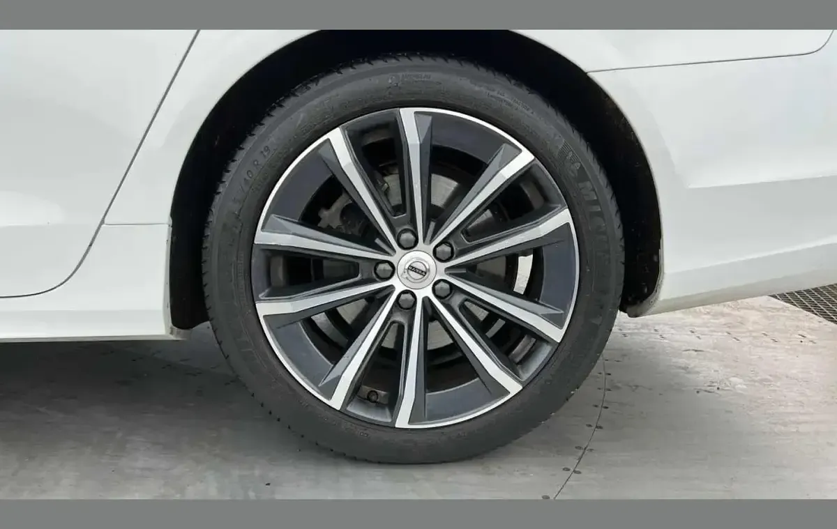 Used Volvo V90 Momentum 194 HP (142 kW) 2022 White Estate