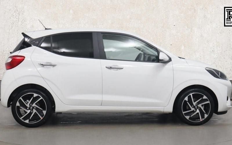 New Hyundai i10 Advanced 63 HP (46 kW) 2025 White Hatchback