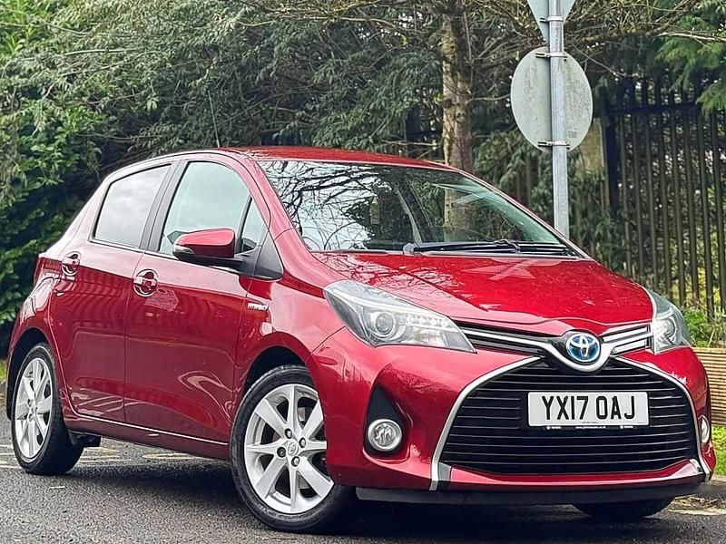 Used Toyota Yaris Hybrid 2017 Red Hatchback