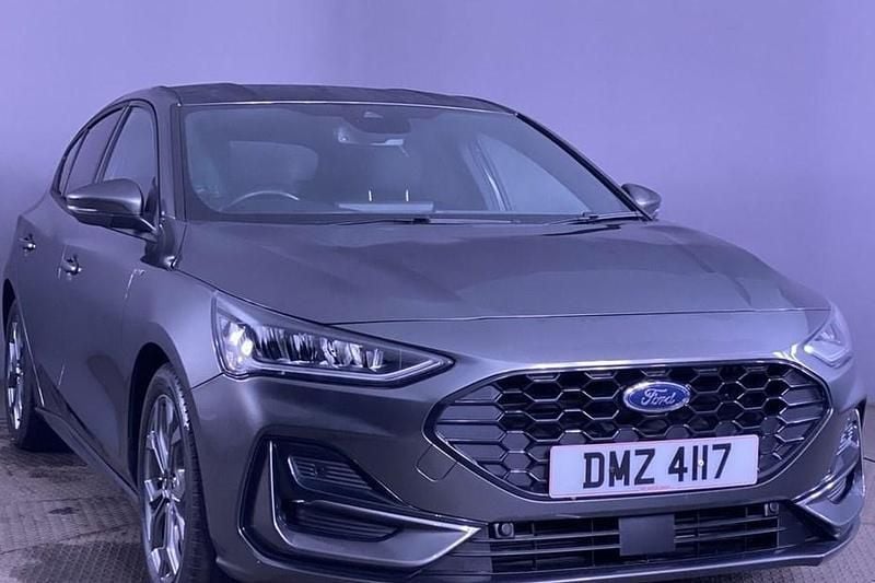 Usado Ford Focus ST-Line 155 HP (114 kW) 2024 Cinzento Citadino