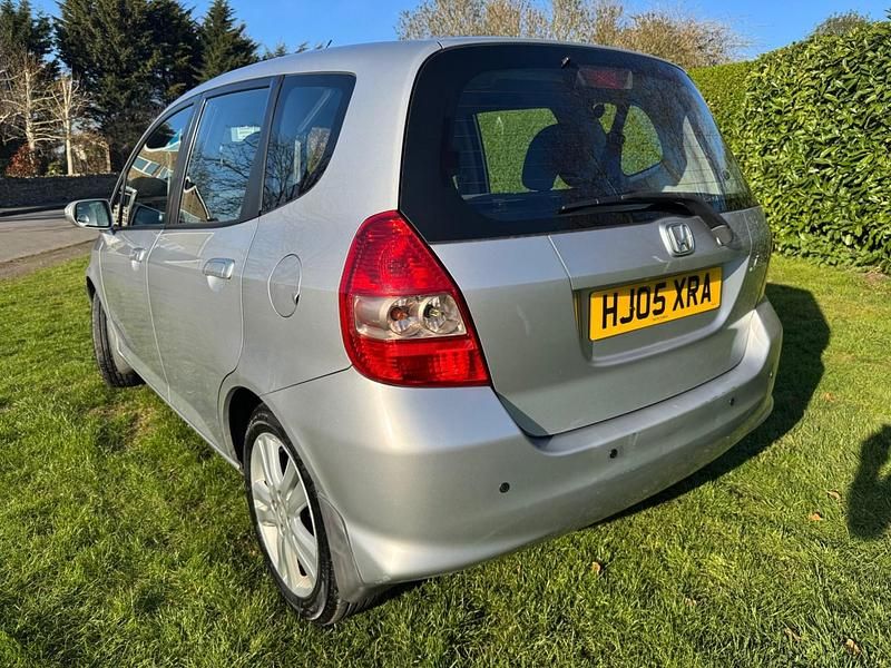 Used Honda Jazz SE 82 HP (60 kW) 2005 Silver Hatchback