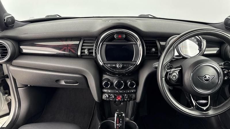 Used Mini Cooper S Exclusive 189 HP (139 kW) 2019 Silver Hatchback