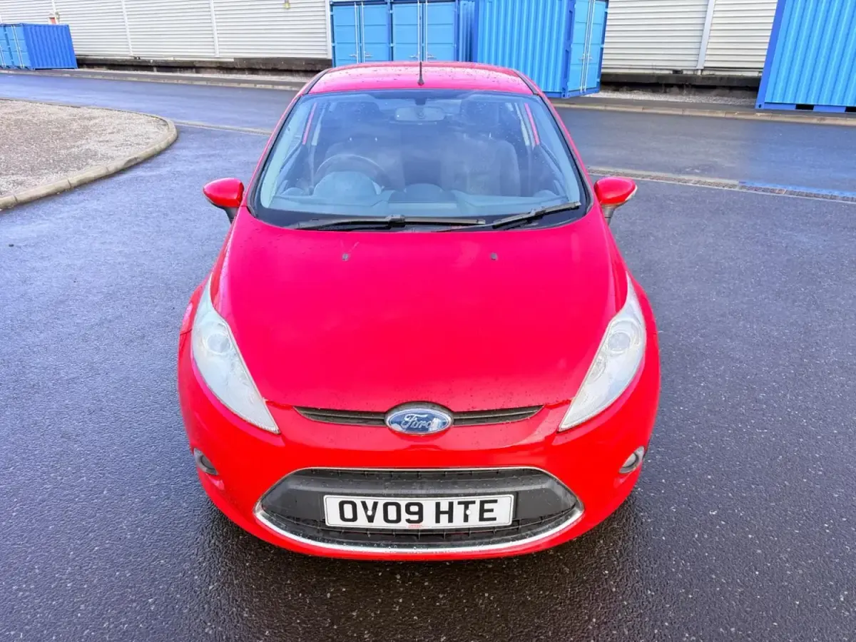 Begagnad Ford Fiesta Zetec 2009 Röd Halvkombi