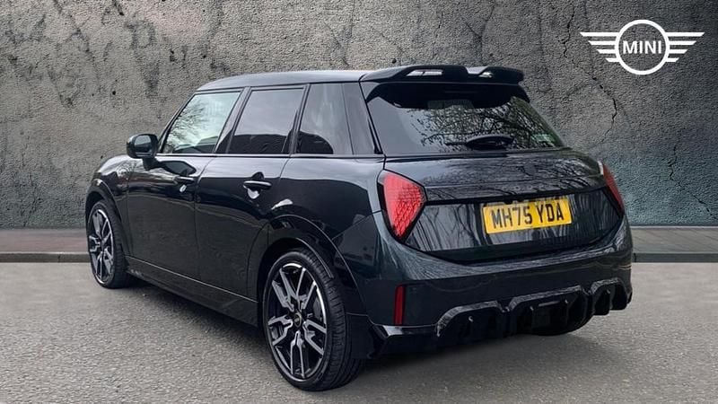 Begagnad Mini Cooper Hatch 113 kW (154 HK) 2026 Grå Halvkombi