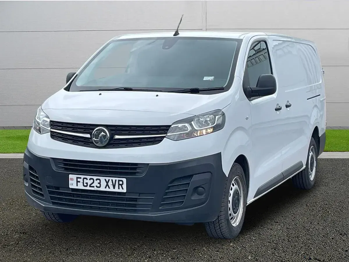 Used Vauxhall Vivaro 100 HP (73 kW) 2023 White MPV
