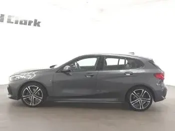 Usado BMW 118 M Sport 140 CV (102 kW) 2020 Gris Utilitario
