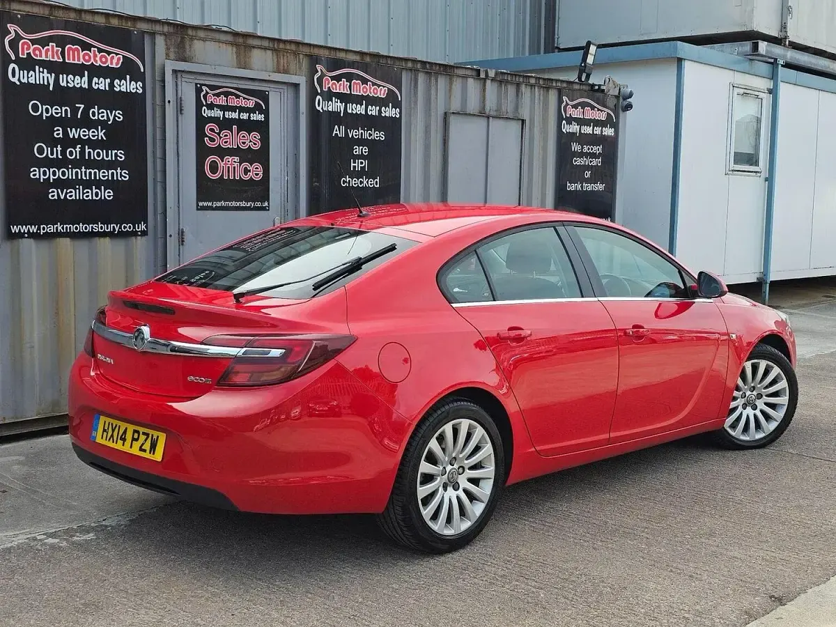 Used Vauxhall Insignia Design Edition 140 HP (102 kW) 2014 Red Hatchback