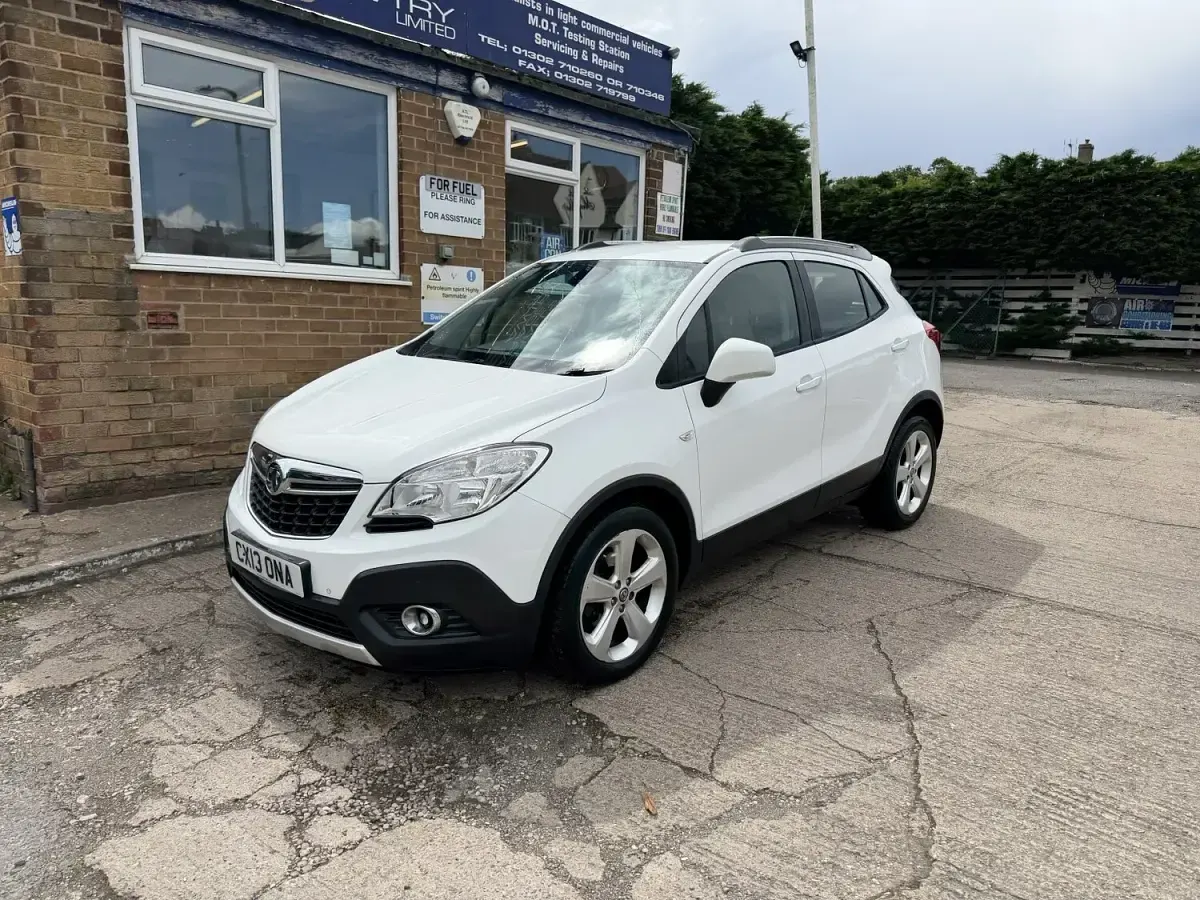 Used Vauxhall Mokka 115 HP (84 kW) 2013 White SUV