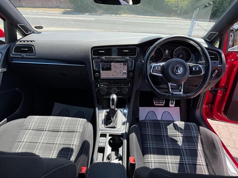 Used VW Golf VII GTD 184 HP (135 kW) 2017 Red Hatchback