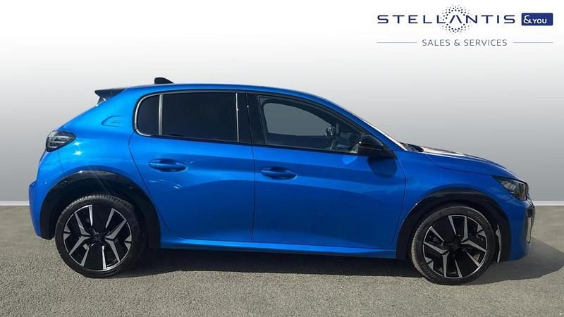 Second-hand Peugeot 208 GT 99 CP (72 kW) 2025 Albastru Hatchback
