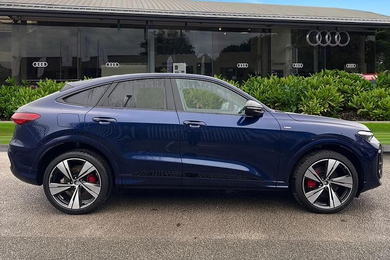 New Audi Q5 Sportback Advanced 204 HP (150 kW) 2025 Black SUV