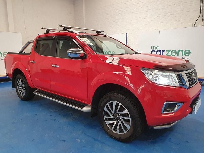 Used Nissan Navara Tekna 2016 Red Pickup
