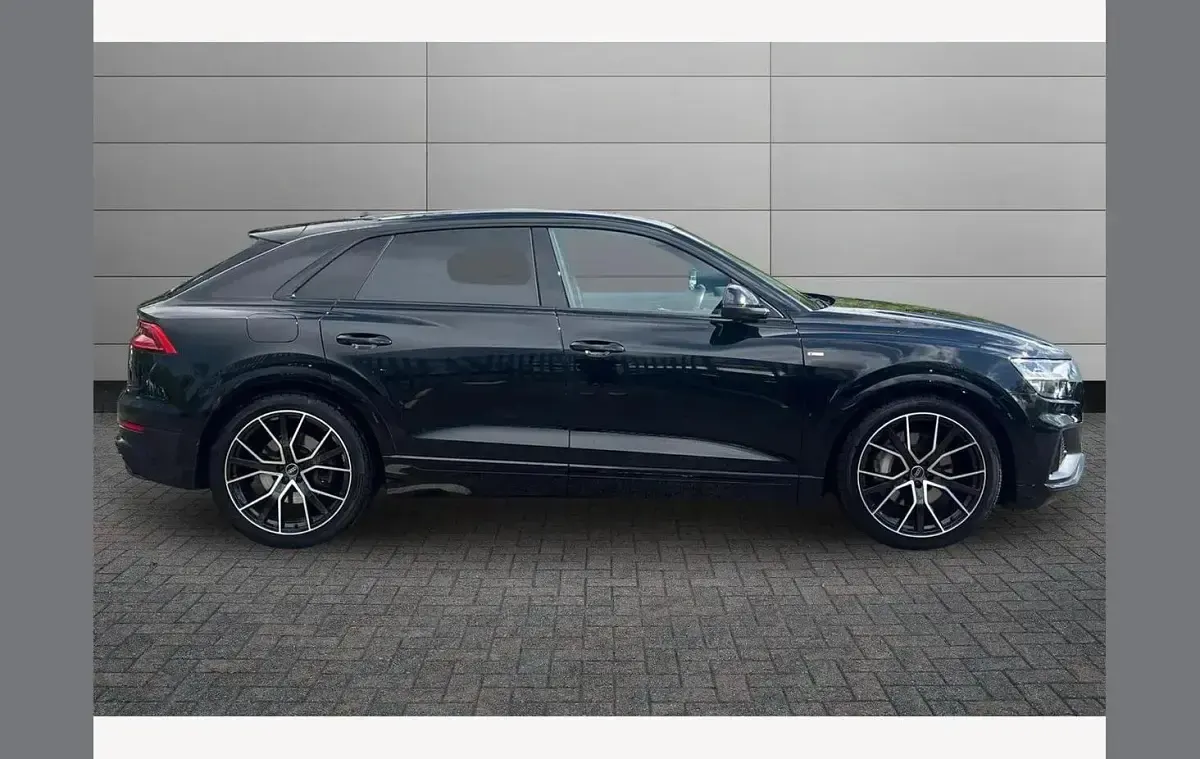 Begagnad Audi Q8 Black Edition 286 HK (210 kW) 2022 Svart SUV