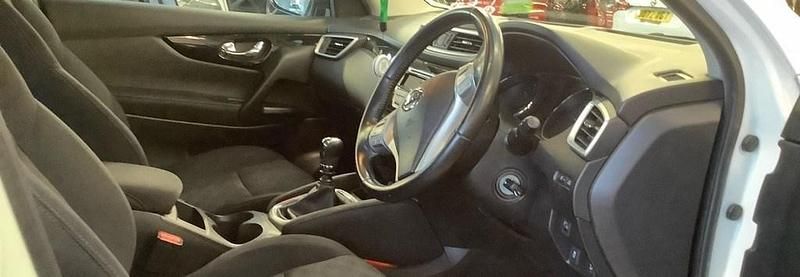 Used Nissan Qashqai Acenta 2015 Pure white SUV