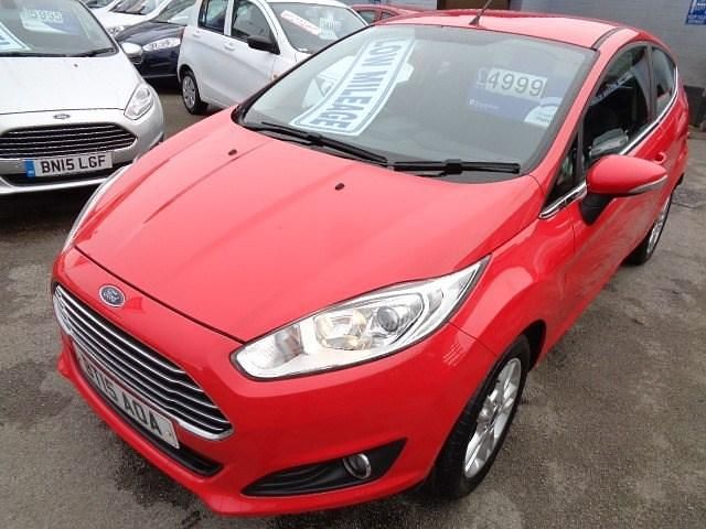 Used Ford Fiesta Zetec 82 HP (60 kW) 2015 Red Hatchback