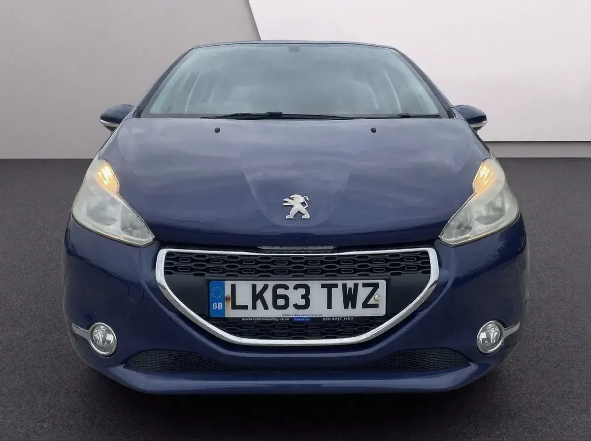 Gebraucht Peugeot 208 Active 82 PS (60 kW) 2013 Blau Kleinwagen