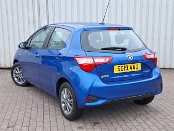 Used Toyota Yaris Hybrid 100 HP (73 kW) 2019 Blue Hatchback