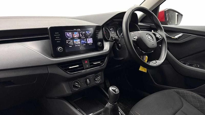 Used Skoda Kamiq SE 70 HP (51 kW) 2021 Corrida red SUV