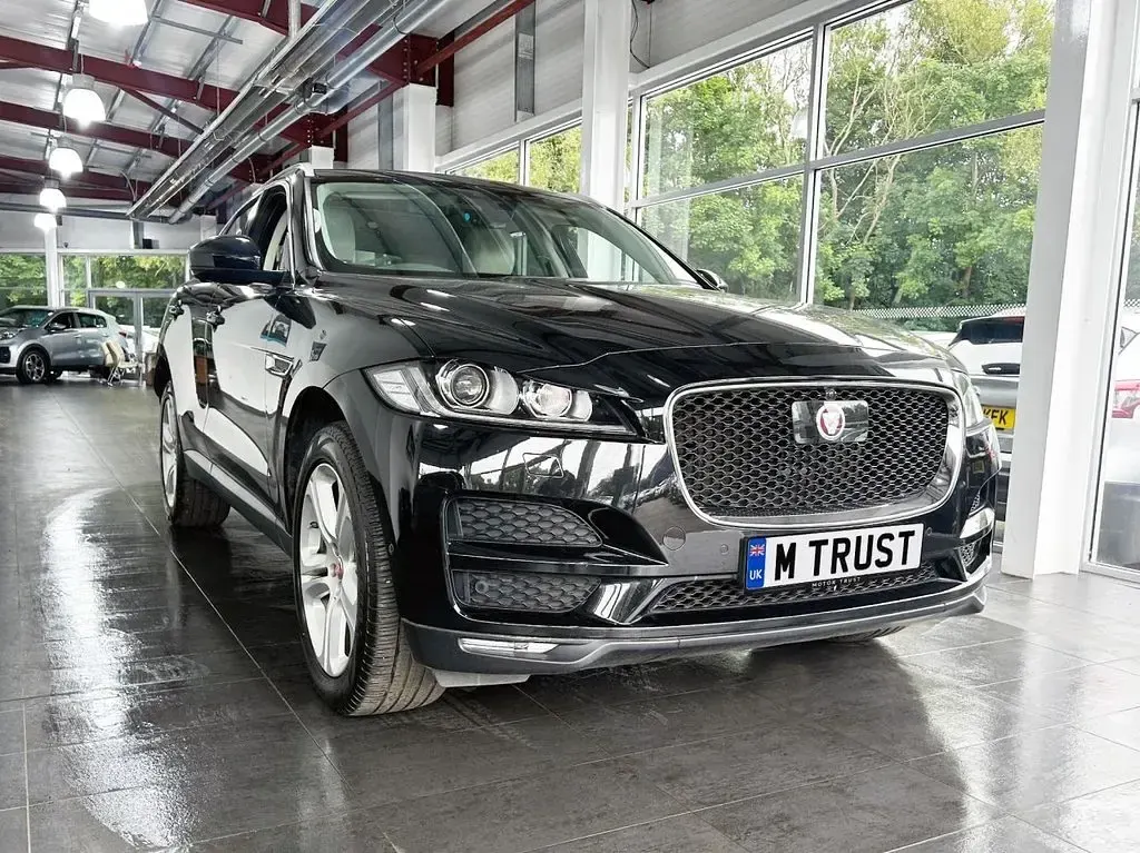 Used Jaguar F-Pace Portfolio 180 HP (132 kW) 2018 Black SUV