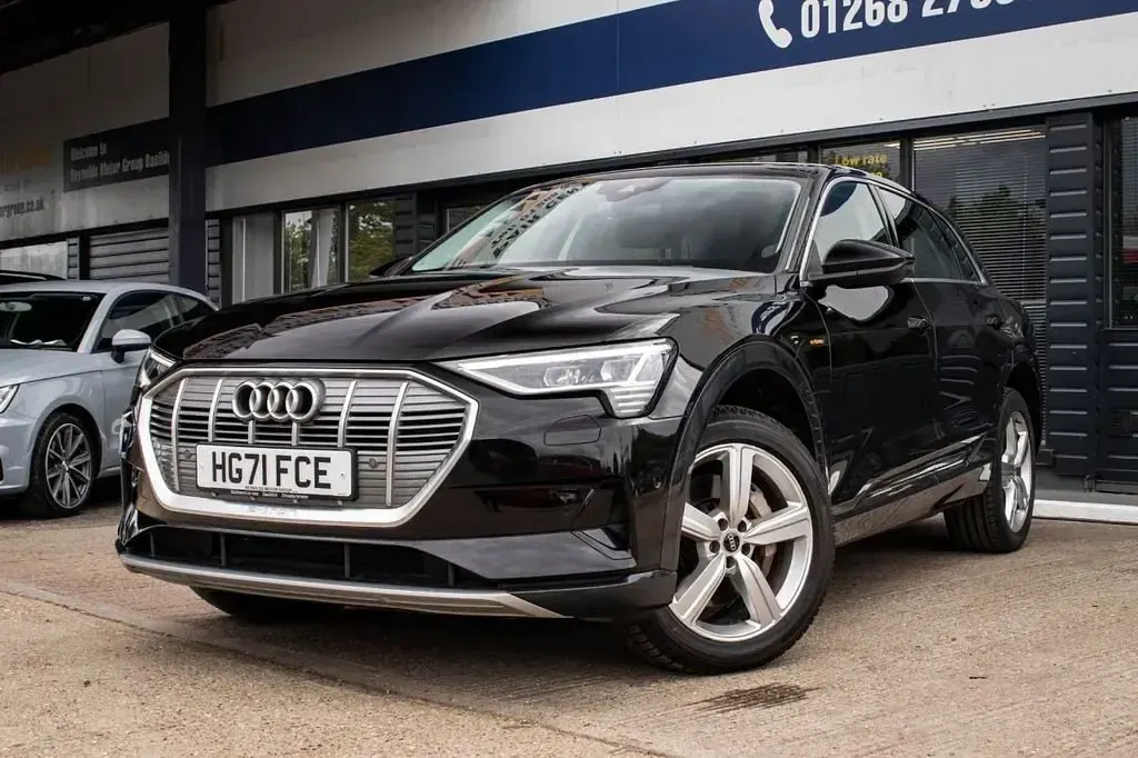 Usado Audi e-tron Comfort 11 kW (15 HP) 2021 Preto SUV