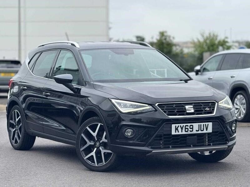 Midnight black Used 2019 Seat Arona FR Sport SUV | £13,810 (Fair price) - Image 1/4