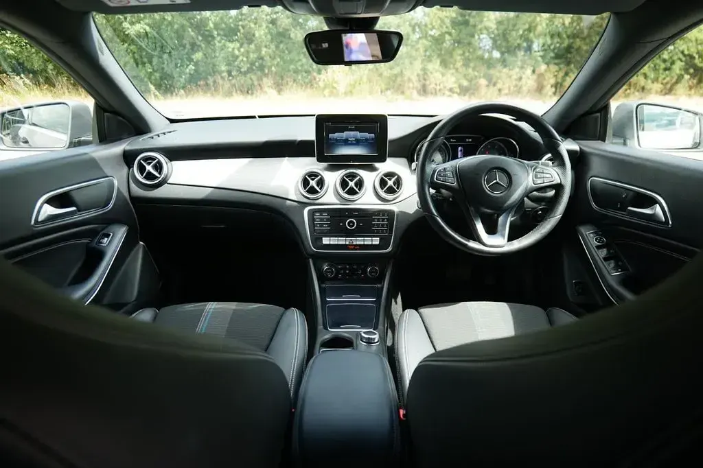 Used Mercedes CLA180 Shooting Brake 122 HP (89 kW) 2018 Grey Estate