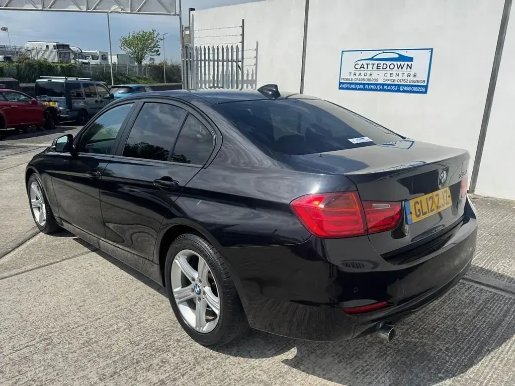 Second-hand BMW 318 Performance 143 CP (105 kW) 2012 Negru Berlinǎ
