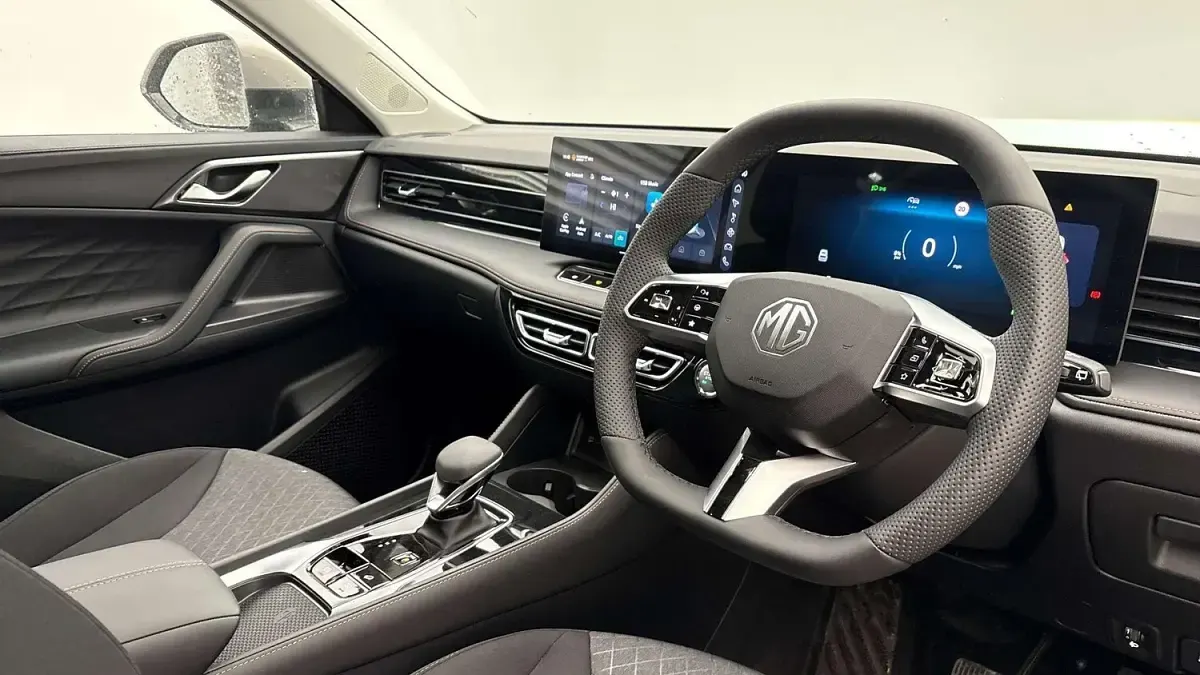 New MG HS SE 224 HP (164 kW) 2026 Silver SUV