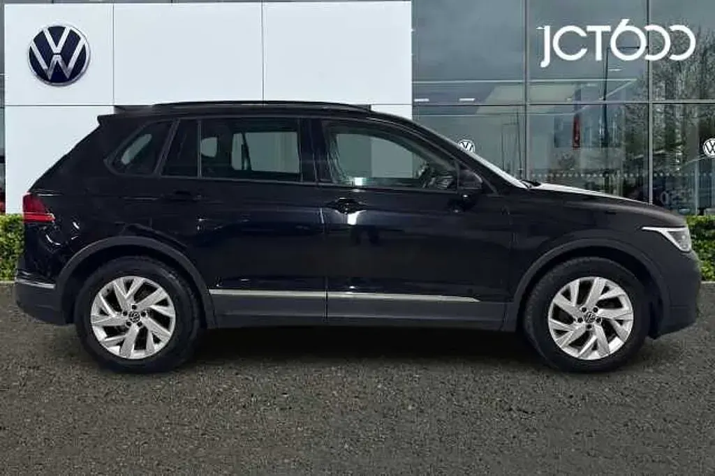 Used VW Tiguan Life 150 HP (110 kW) 2022 Black SUV