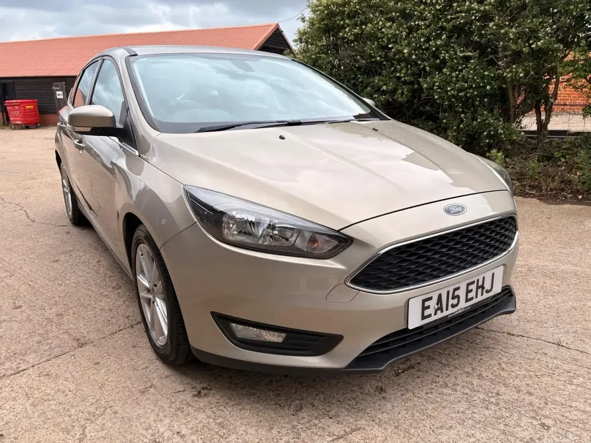 Used Ford Focus Zetec 125 HP (91 kW) 2015 Silver Hatchback