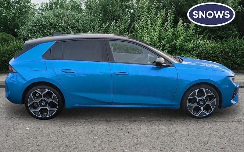 Used Vauxhall Astra Ultimate 131 HP (96 kW) 2024 Blue Hatchback