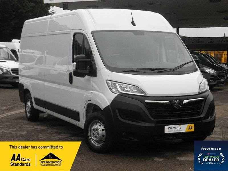 Used Vauxhall Movano 140 HP (102 kW) 2023 White MPV
