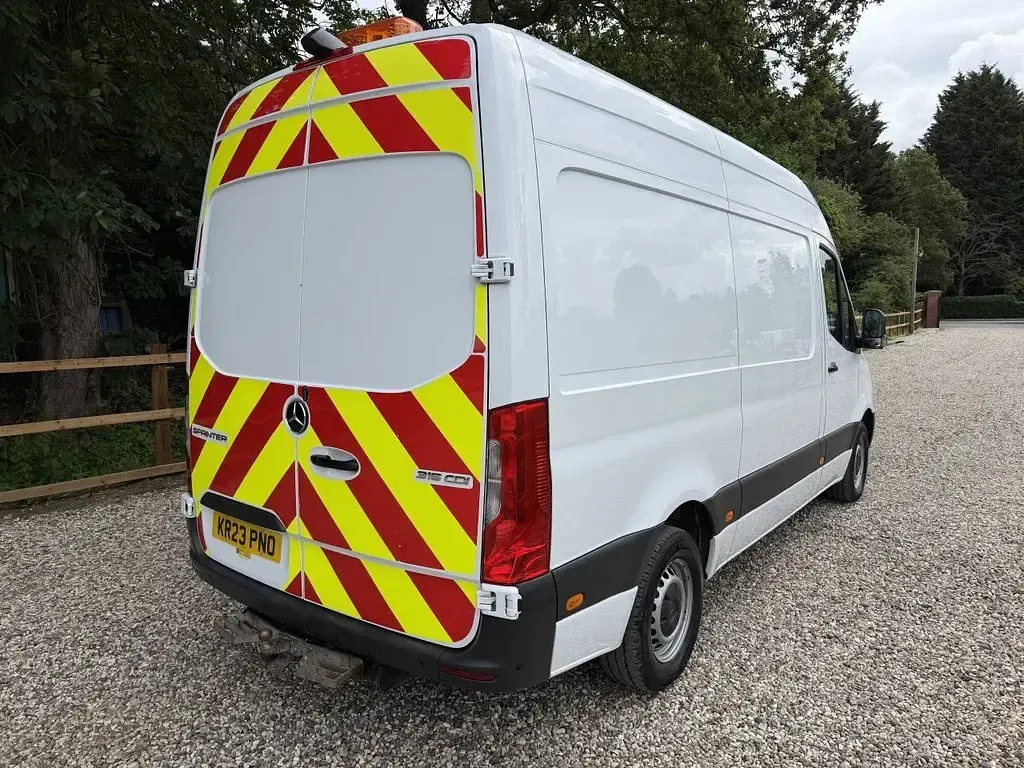 Used Mercedes Sprinter Progressive 148 HP (108 kW) 2023 White Van