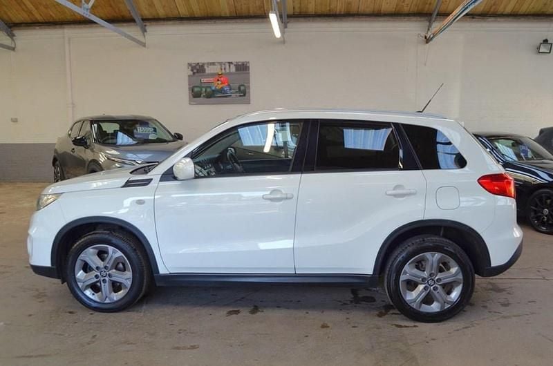 Used Suzuki Vitara SZ-T 120 HP (88 kW) 2017 White SUV