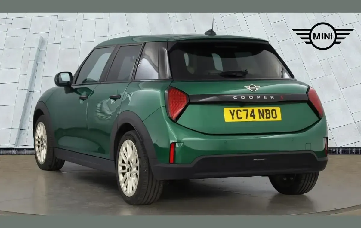 Used Mini Cooper Exclusive 200 HP (147 kW) 2024 Green Hatchback