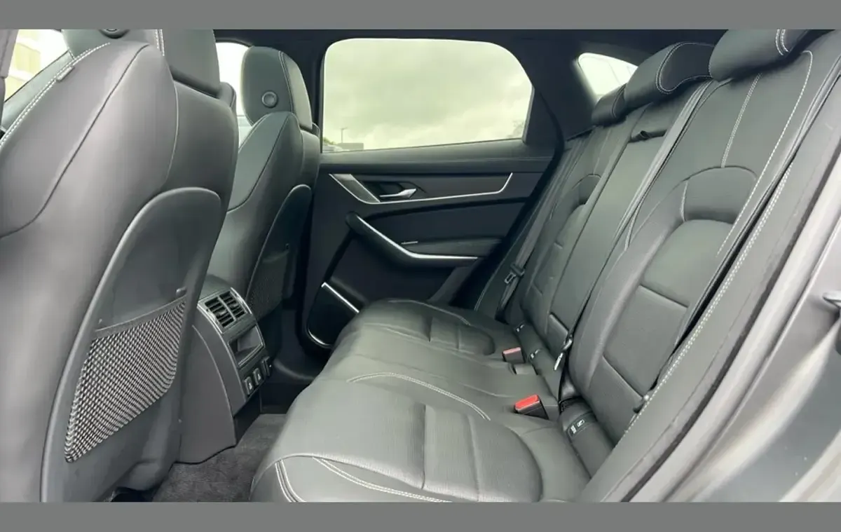 Używany Jaguar F-Pace R-Dynamic 204 KM (150 kW) 2024 Niebieski SUV