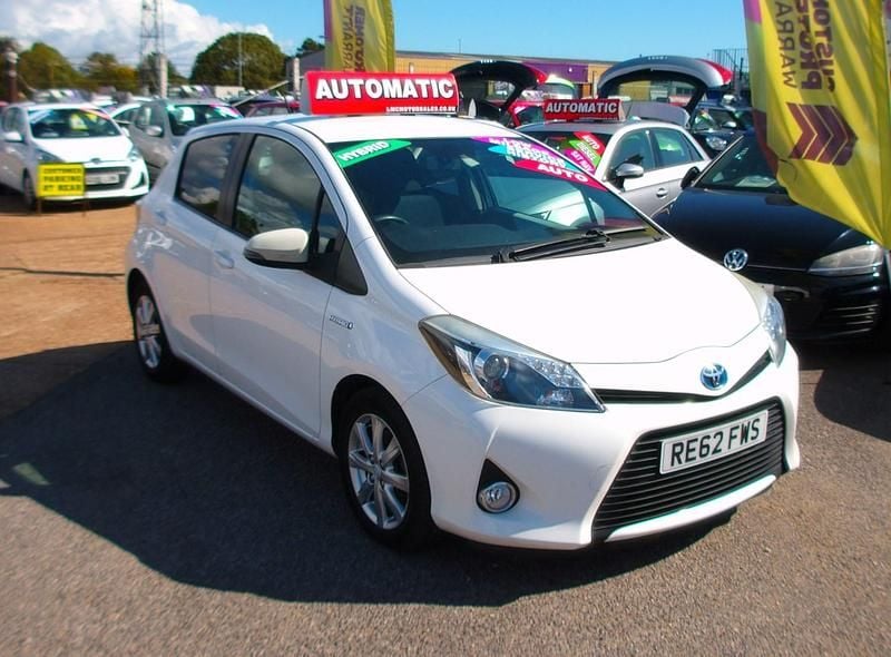 White Used 2013 Toyota Yaris Hybrid T4 Hatchback | £9,495 (Expensive) - Image 1/4