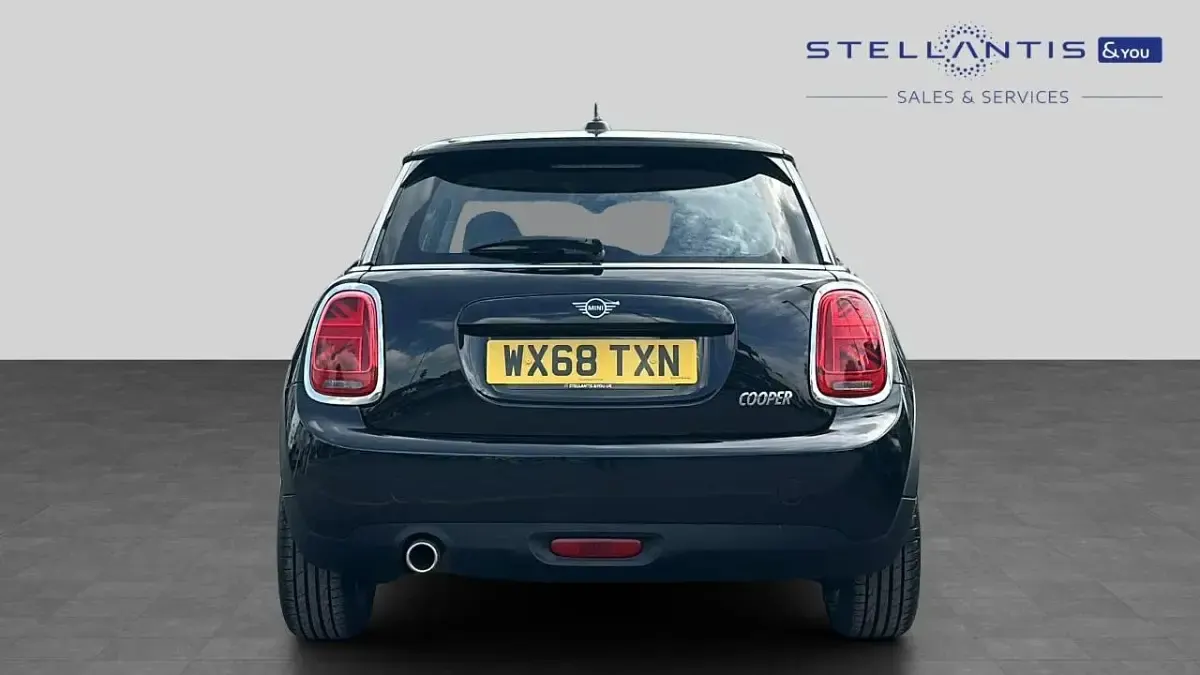 Używany Mini Cooper Classic 134 KM (98 kW) 2018 Czarny Hatchback