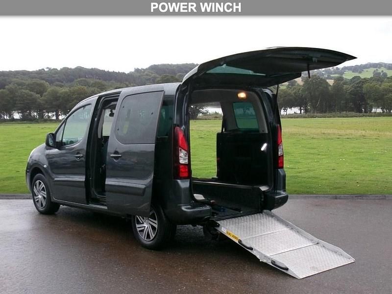 Used Citroën Berlingo Feel 100 HP (73 kW) 2018 Grey MPV