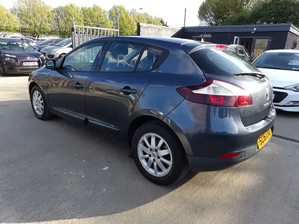 Used Renault Mégane III Dynamique 110 HP (80 kW) 2016 Grey Hatchback