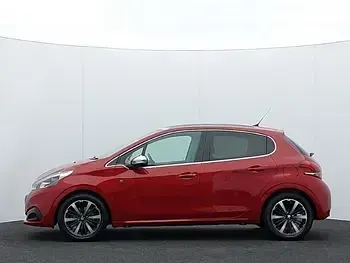 Used Peugeot 208 82 HP (60 kW) 2019 Red Hatchback