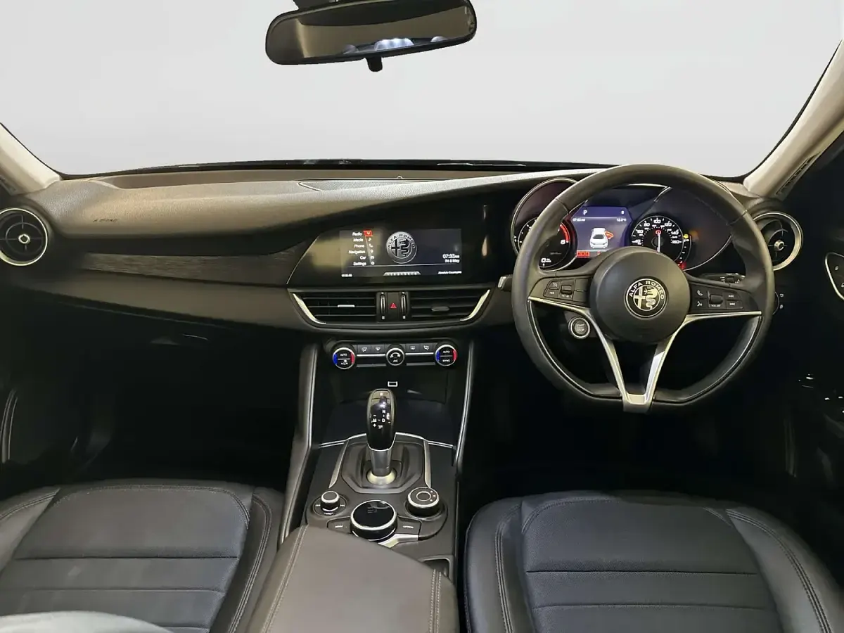 Used Alfa Romeo Giulia Super 160 HP (117 kW) 2020 Black Sedan